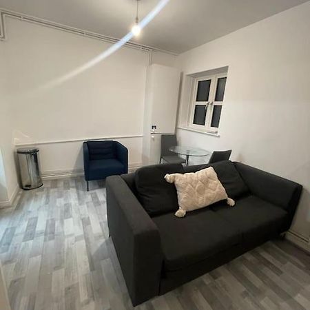Lovely Spacious Entire 1 Bedroom Apartment - New Management Лондон Екстериор снимка