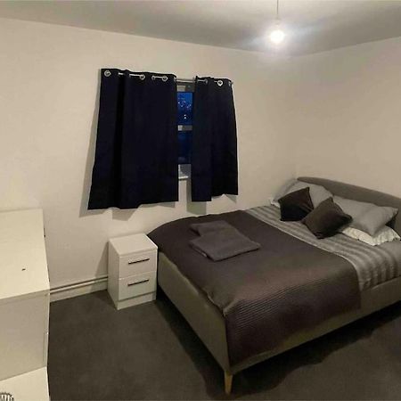 Lovely Spacious Entire 1 Bedroom Apartment - New Management Лондон Екстериор снимка